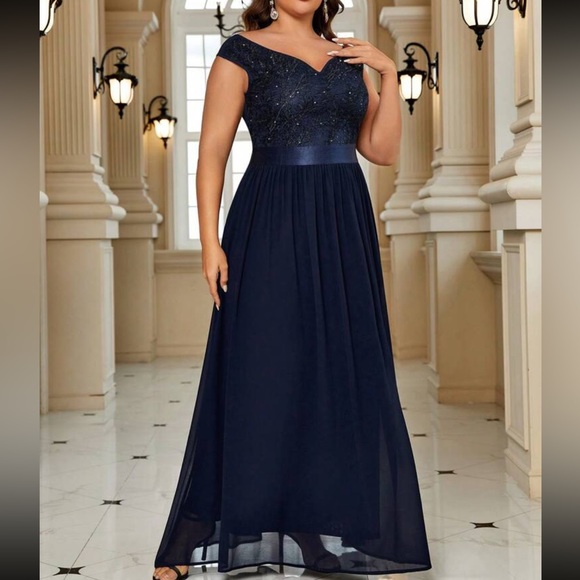 COPY - Luxe contrast lace chiffon formal dress - Picture 4 of 14